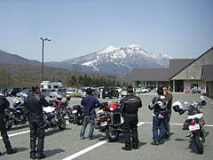 ���̉w���Ȃ́A�R���Y��