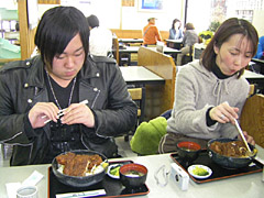 �z���g�́u�{�v�\�[�X�J�c�����{���������ŁA�S�����i���j